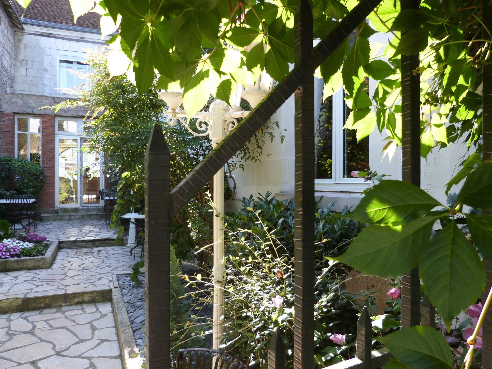 Hôtel le Cheval Blanc Blere Buitenkant foto